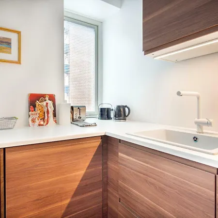 Beautiful 1 Bedroom With Terrace