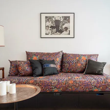 Beautiful 1 Bedroom With Terrace Апартаменты *
